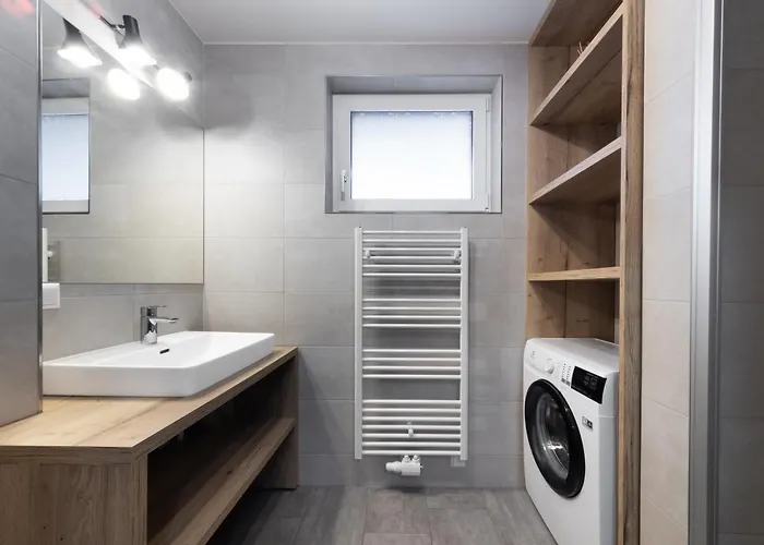 - Neualm Center * Schladming